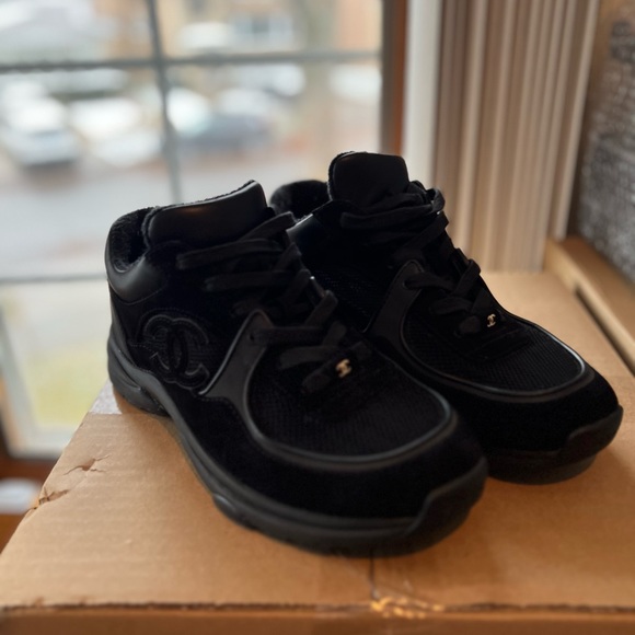 CHANEL Black Interlocking Logo Sneaker - Picture 5 of 6